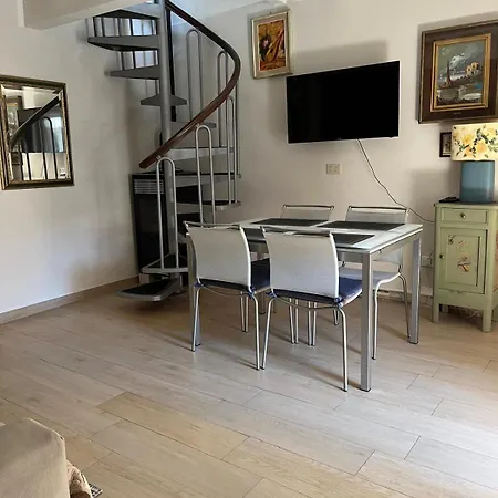 Casa Lunense *